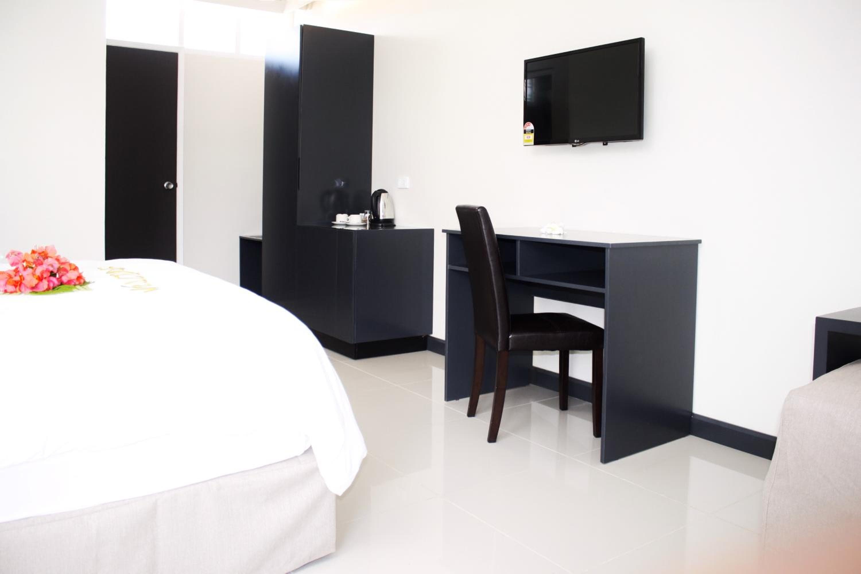 Hotel Oasis property photograph