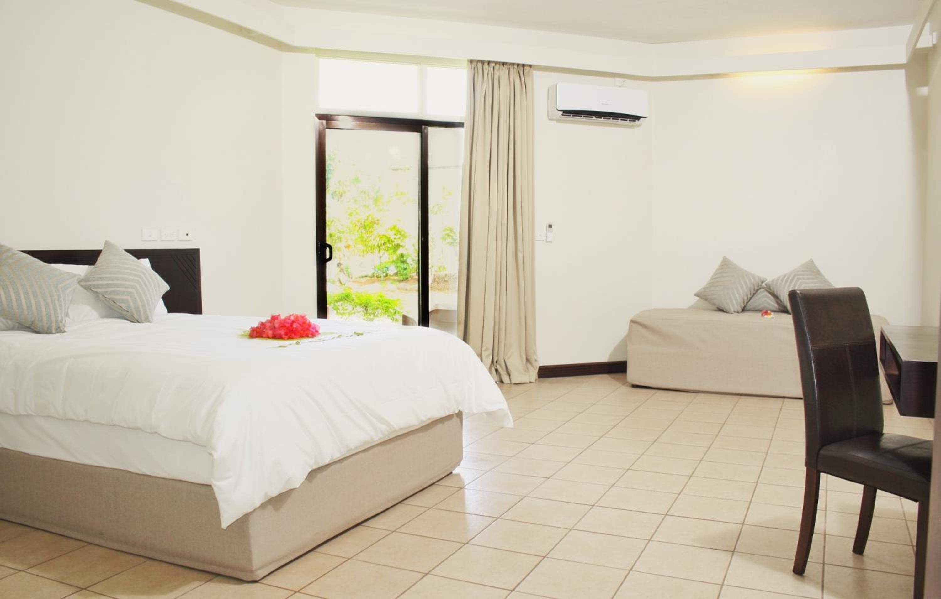 Hotel Oasis property photograph