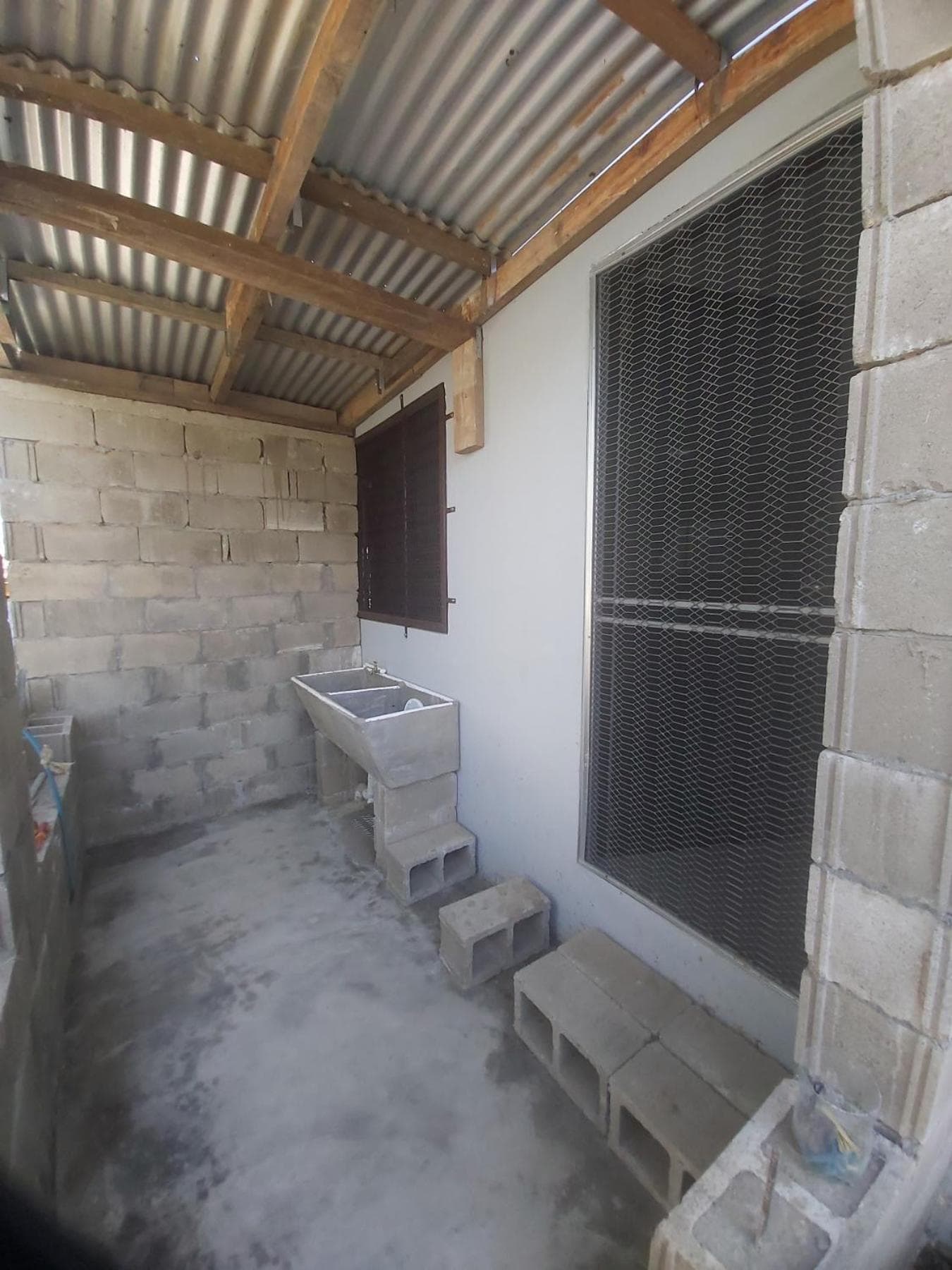 SRH APARTMENT- entire 1 bedroom unit with a kitchen & a bathroom - Walking distance to stores & supermarkets - Nadi International Airport is 3km's away property photograph
