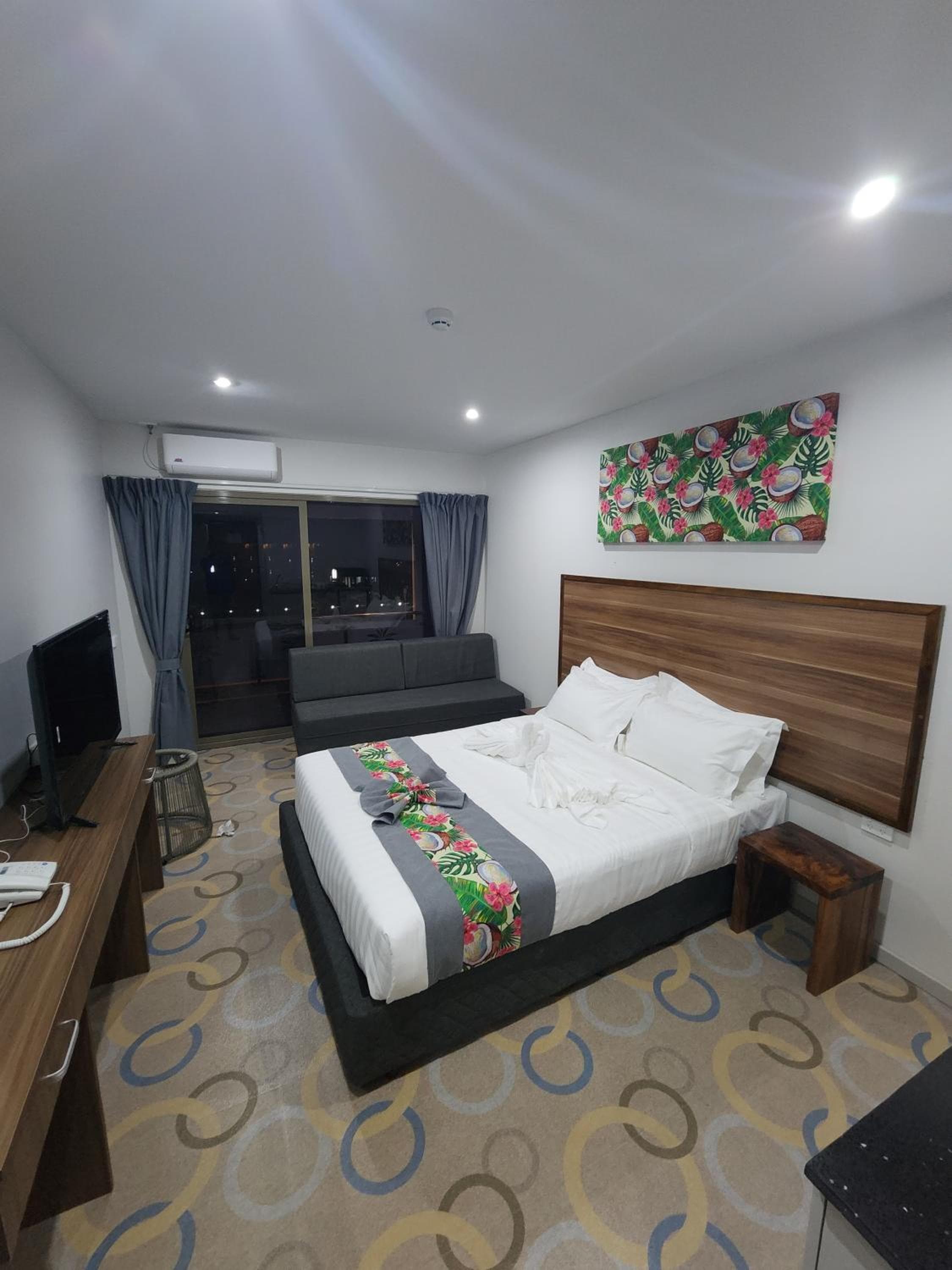 Vualiku Hotel & Apartments property photograph