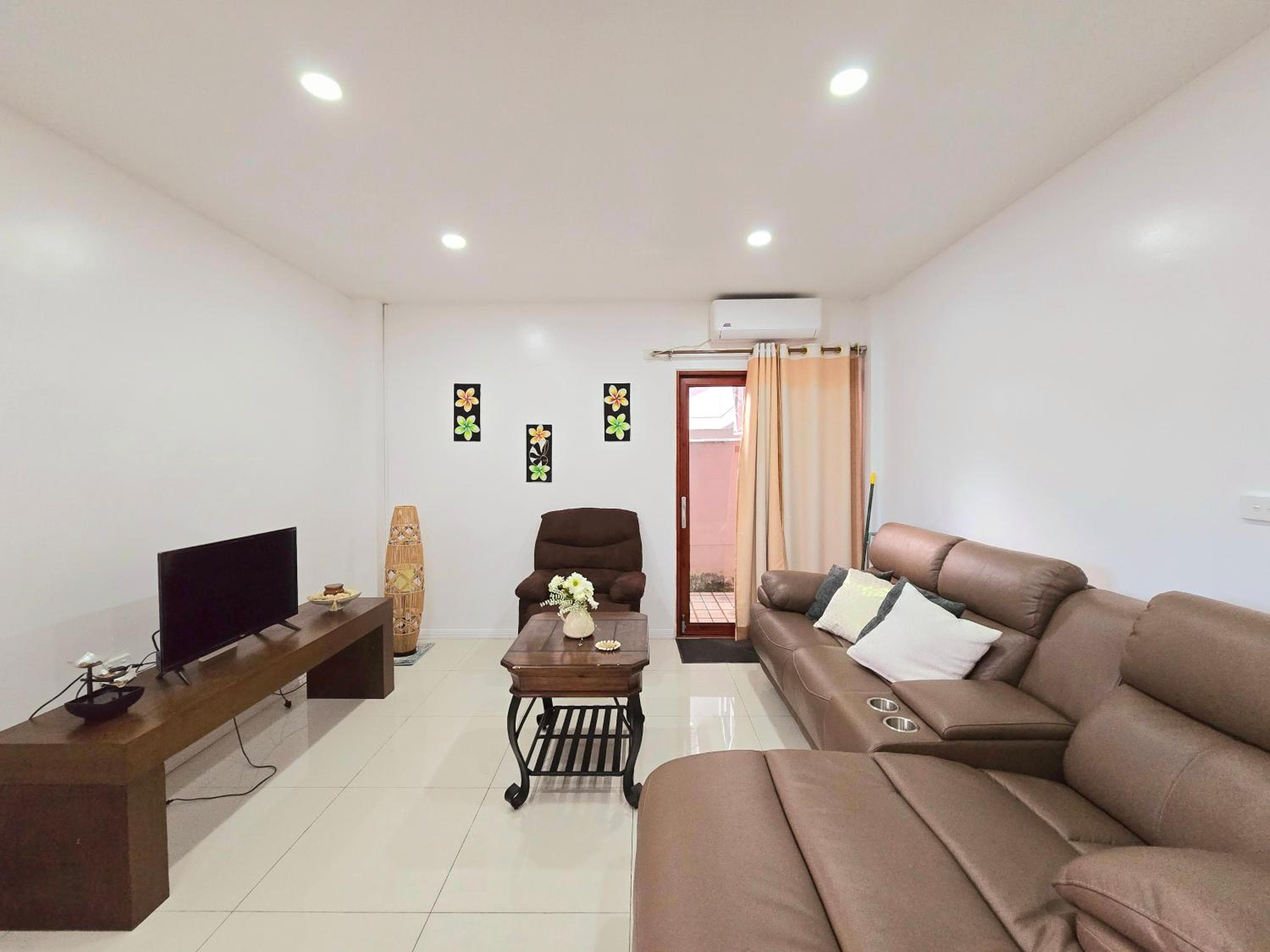 Entire 1 Bedroom Apartment in Suva City Centre property photograph