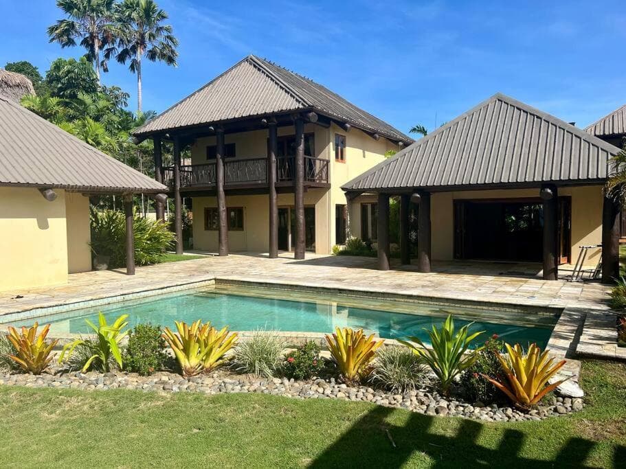 4 Bedroom viktorpoelen at myyah oo com Villa Poelen property photograph