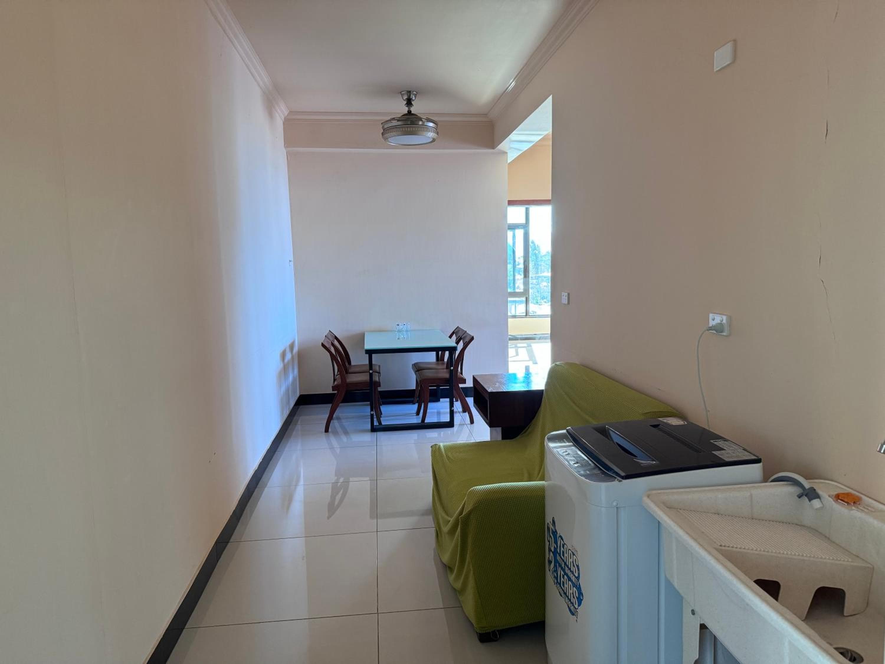 namakaloft A shared kitchen and bathroom property photograph