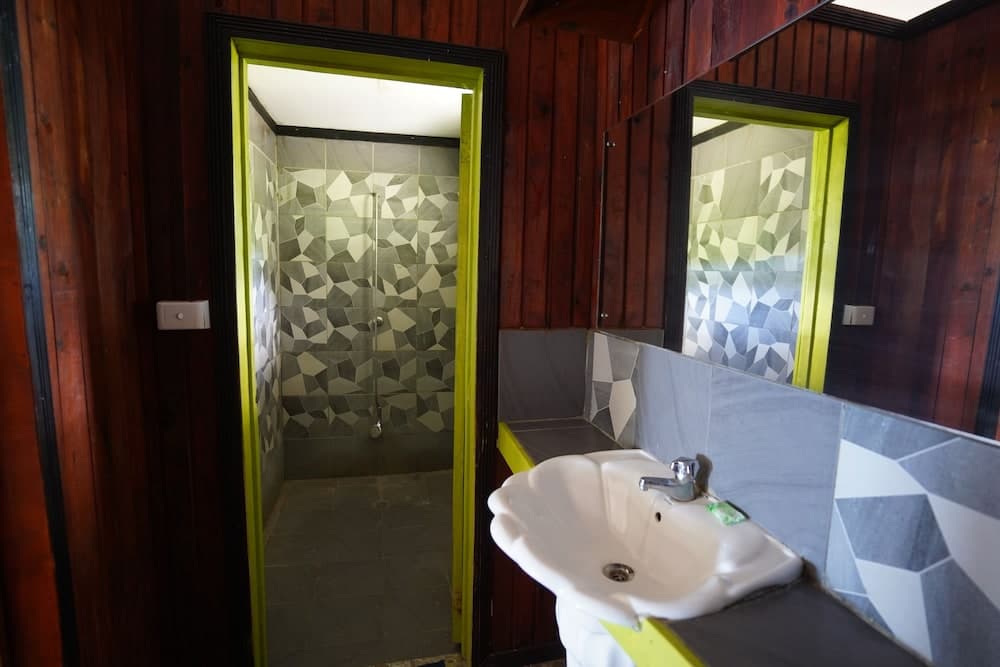 White Sandy Beach Eco Lodge property photograph