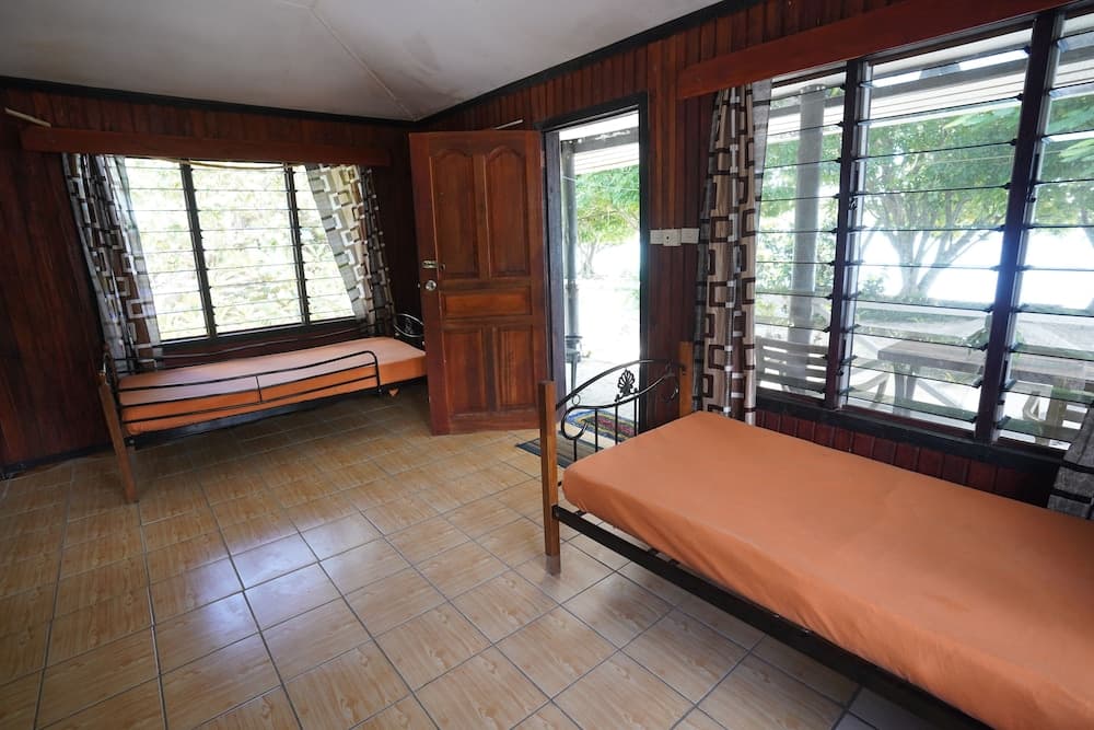 White Sandy Beach Eco Lodge property photograph