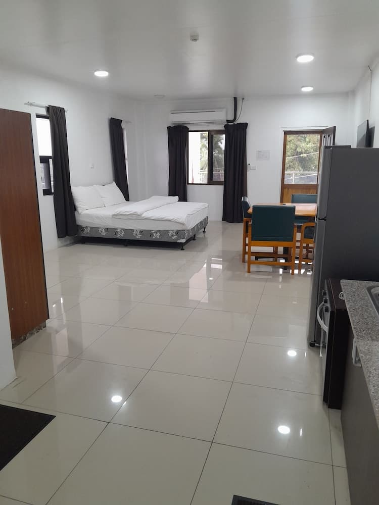 White Diamond Apartment property photograph