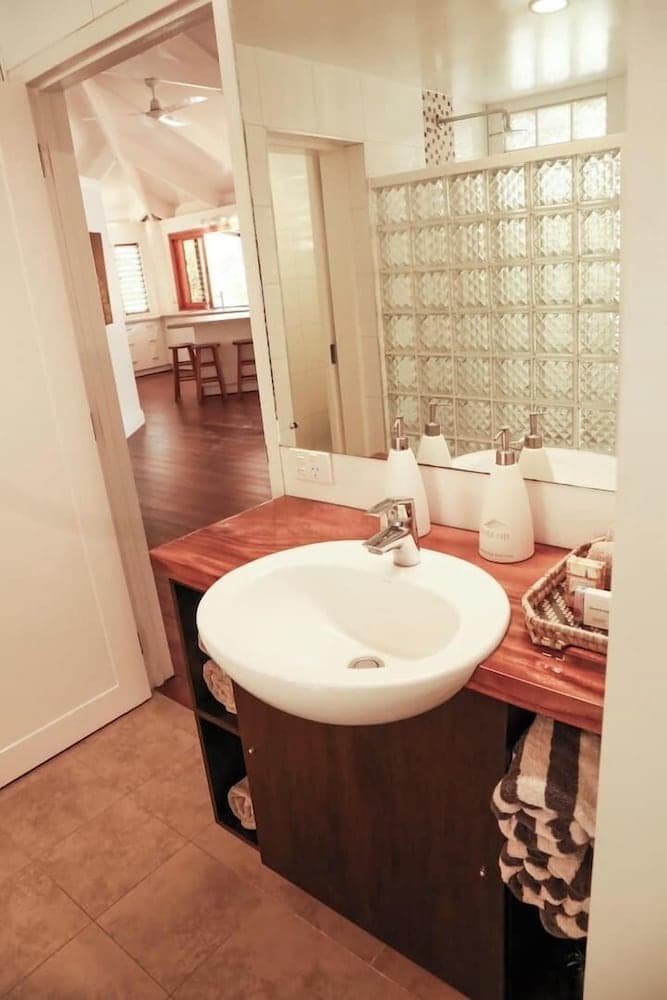 Vale Oasis property photograph