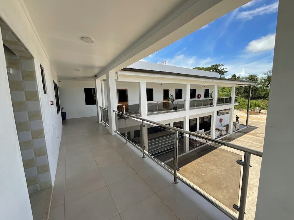 White Diamond Apartment property photograph