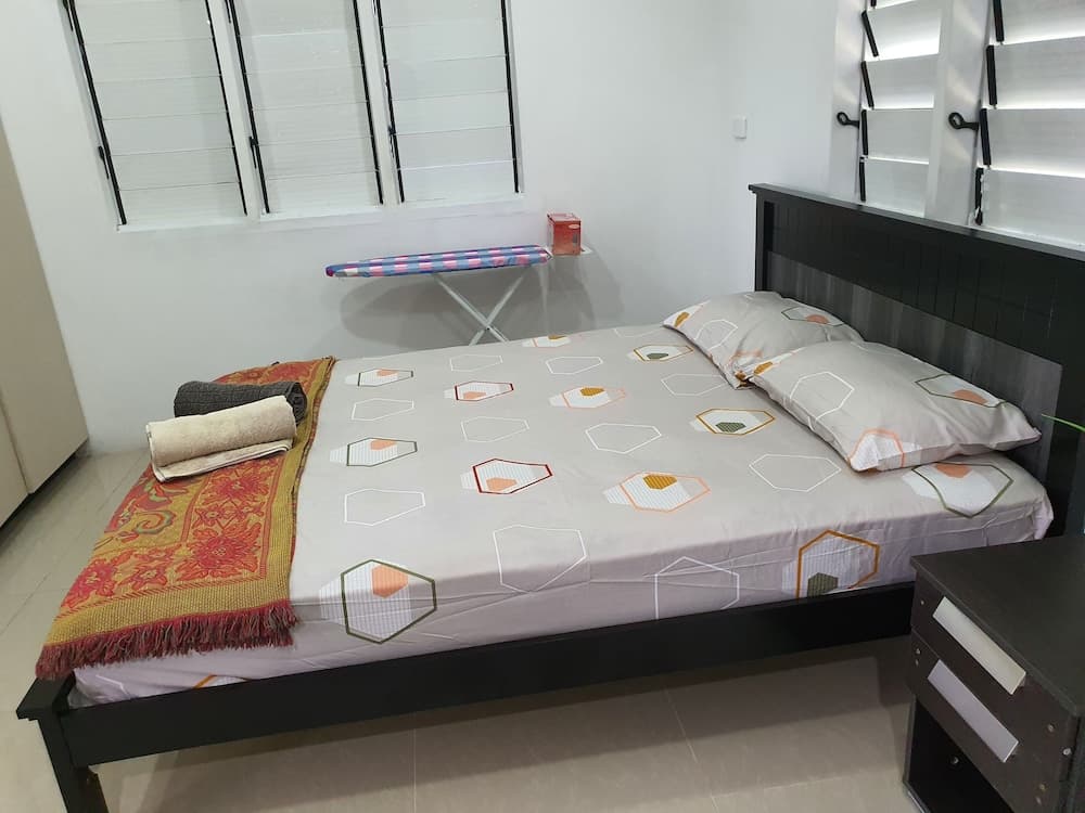 Master Bedroom with Shared Kitchen property photograph