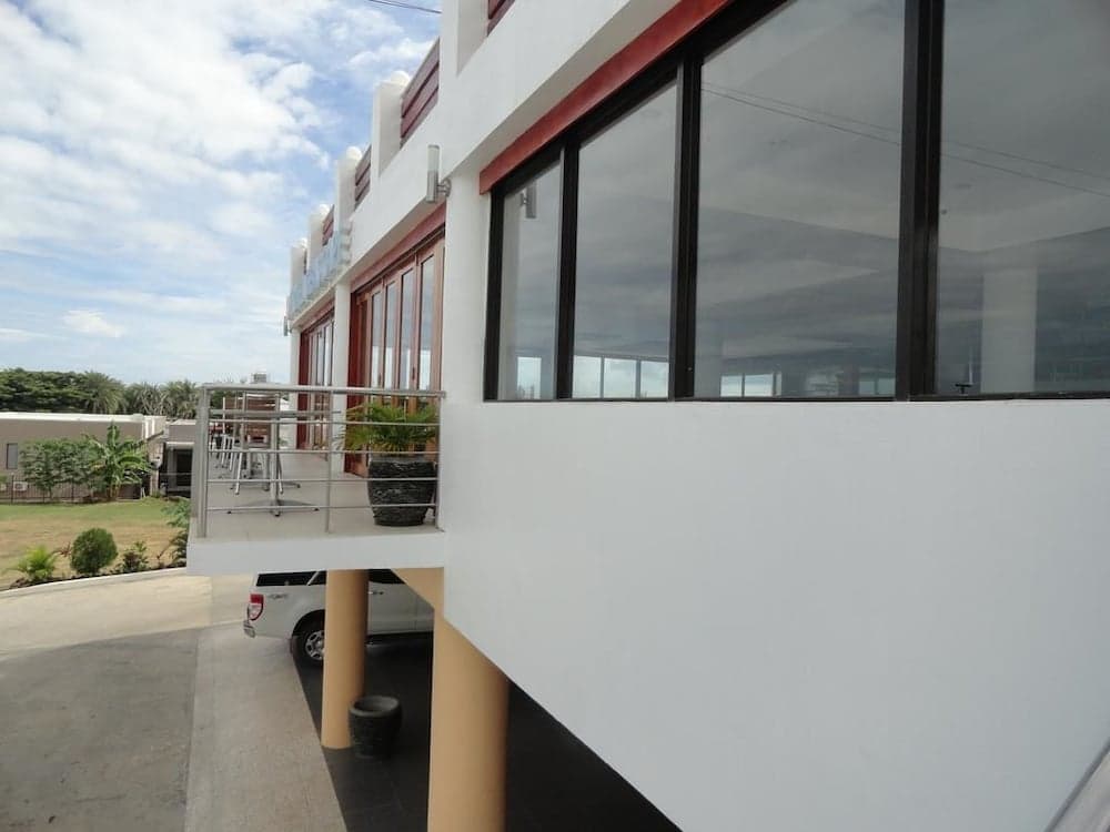 Wailoaloa Seascape Hotel property photograph