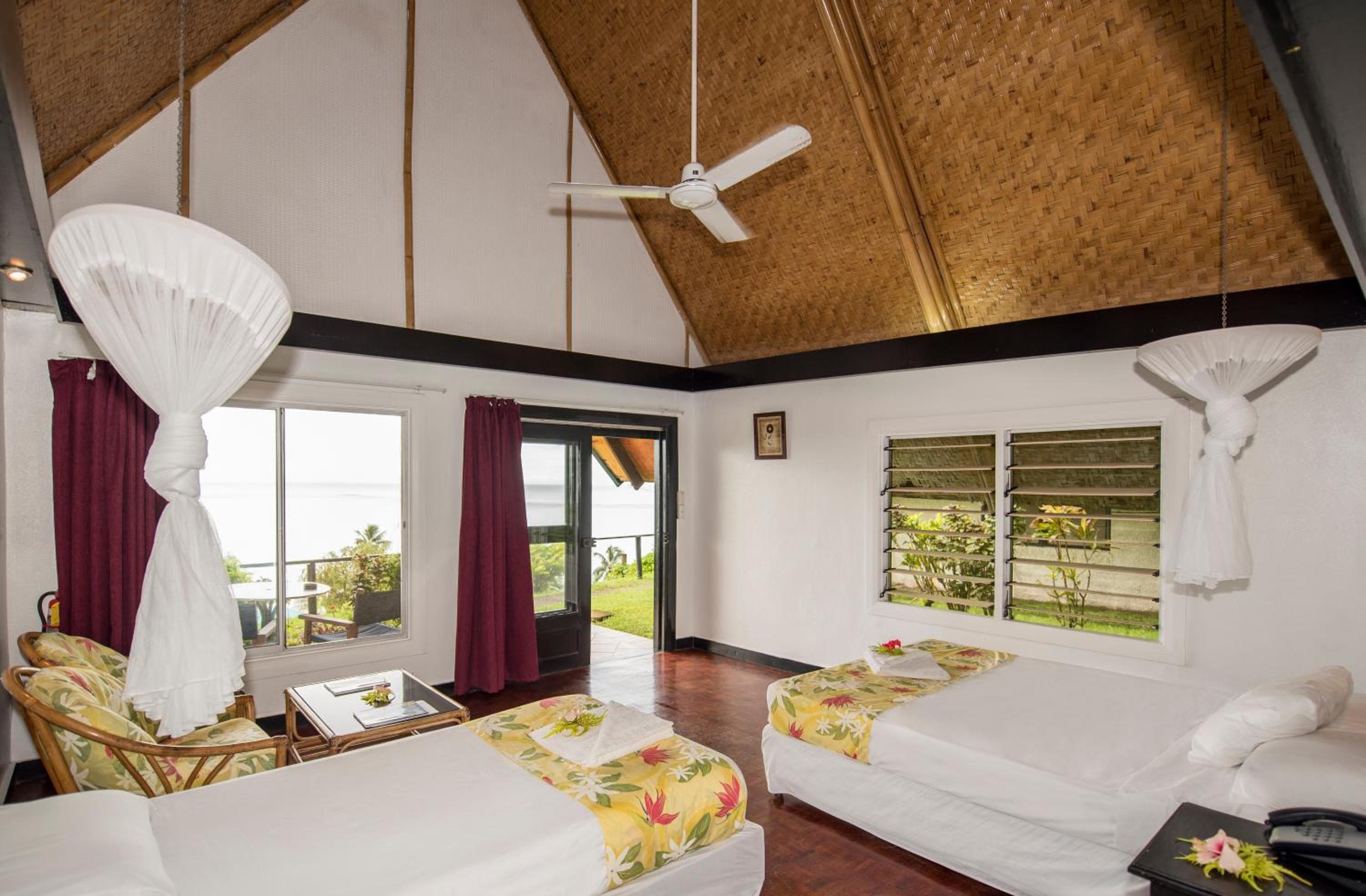 Deluxe Sea-view Bure at Crusoe's Retreat - Family Friendly