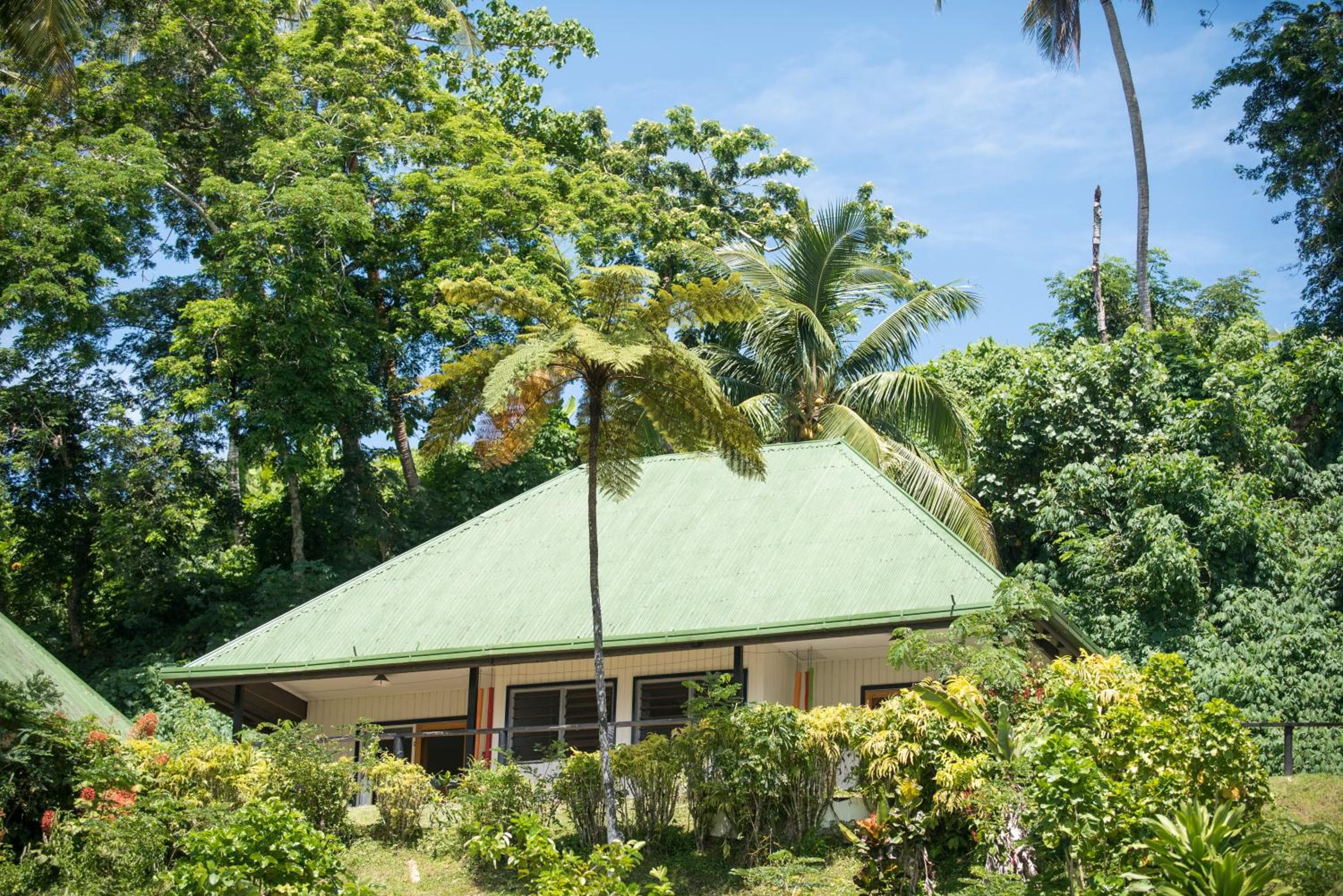 Sea-view Bure at Crusoe's Retreat - Family Friendly