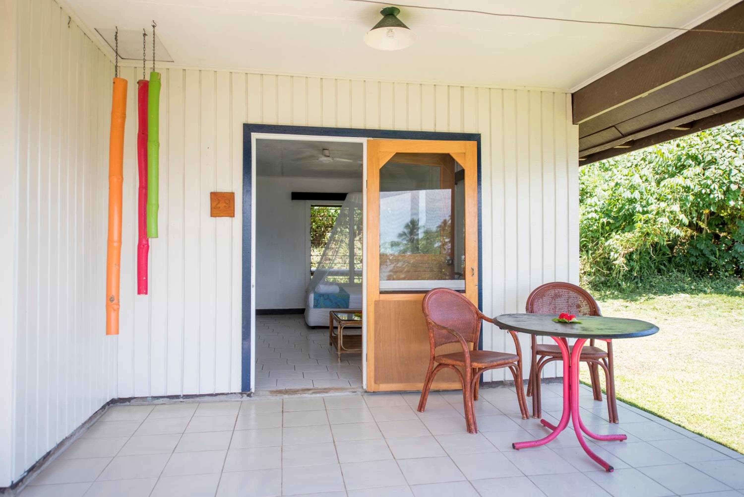 Sea-view Bure at Crusoe's Retreat - Family Friendly