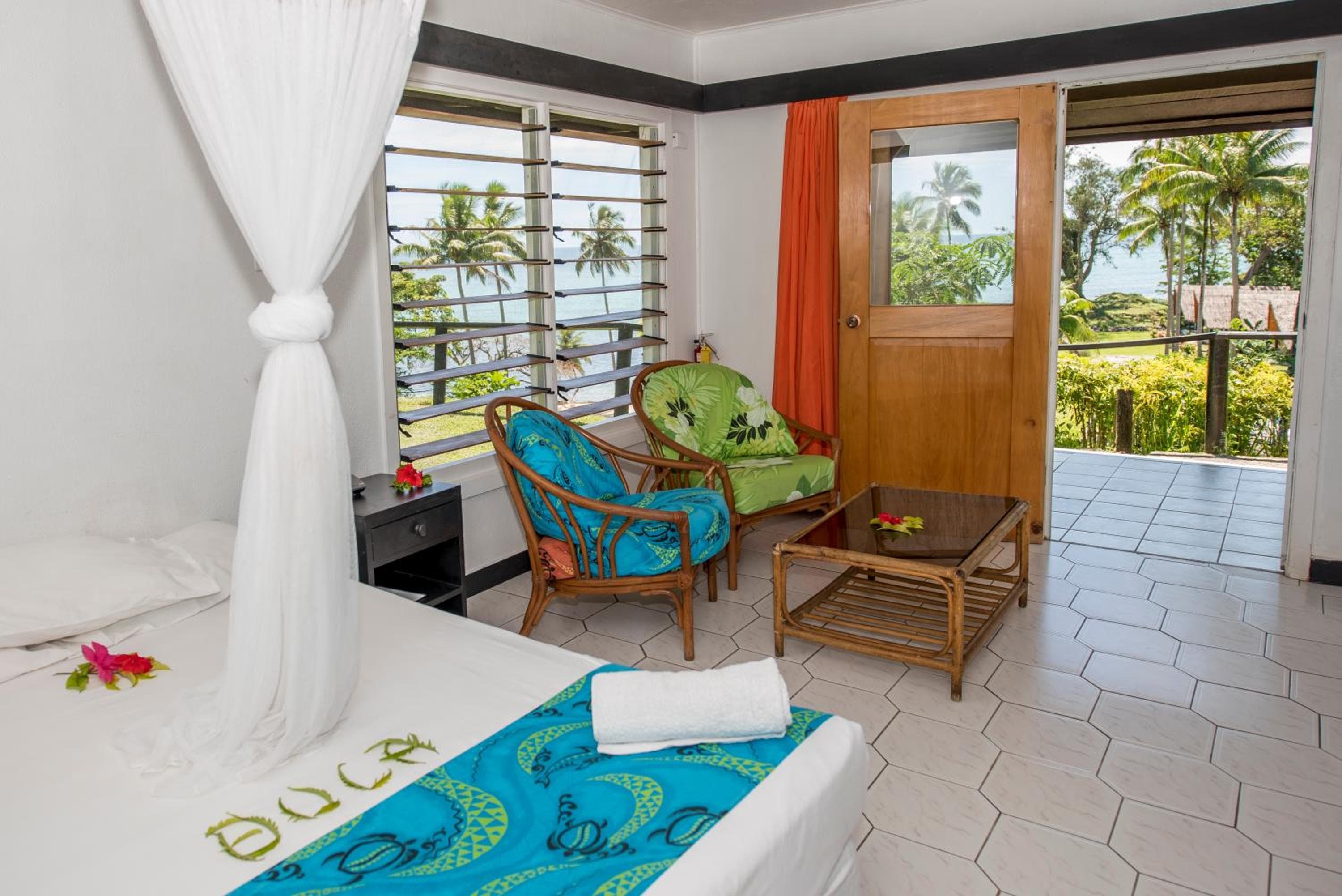 Sea-view Bure at Crusoe's Retreat - Family Friendly