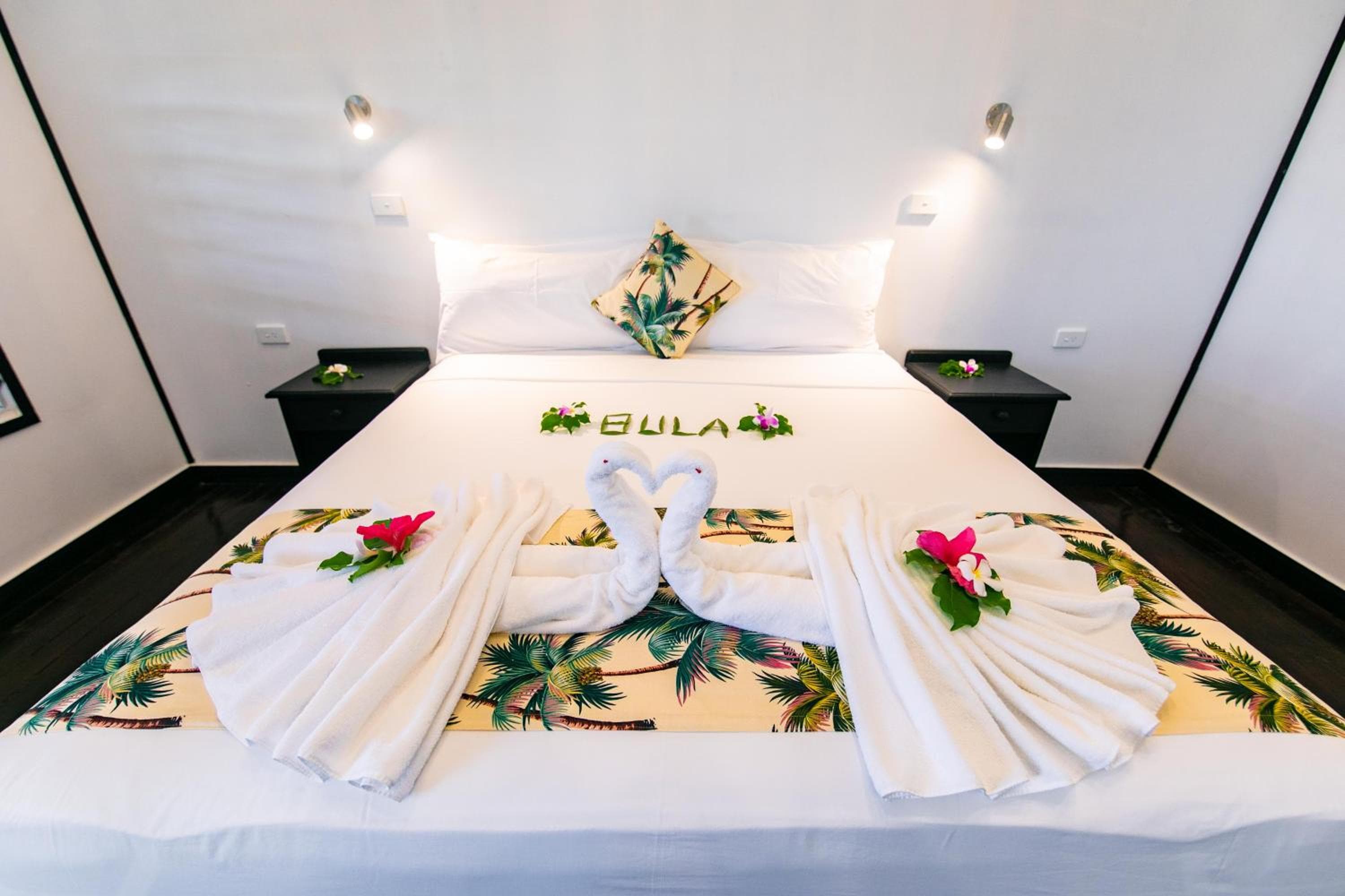 Deluxe Sea-side Bure at Crusoe's Retreat - Family Friendly