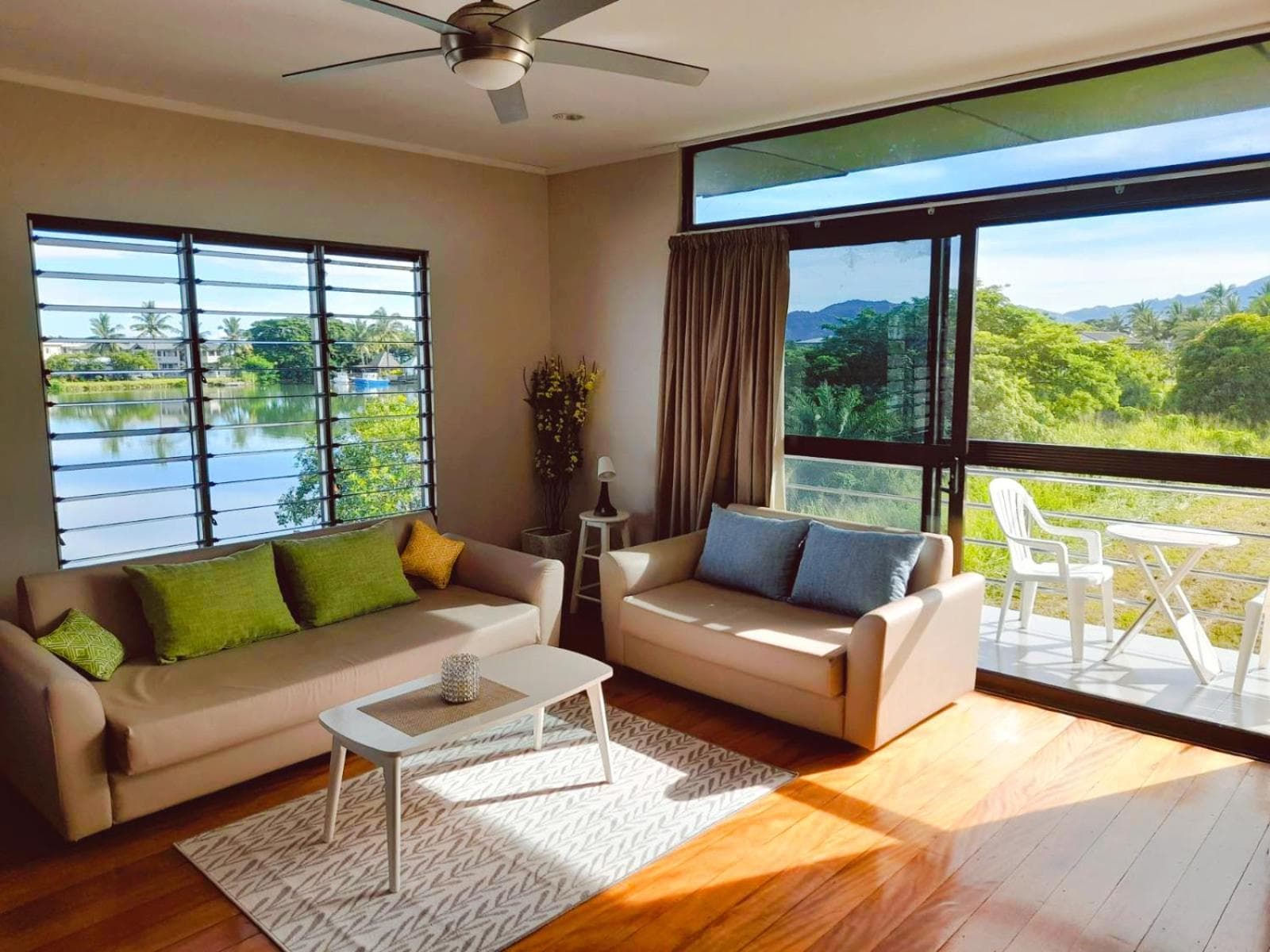 Apartment with Sea View at Waterfront Sunset Apartment Nadi