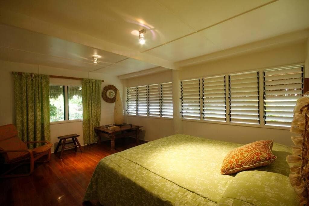Three-Bedroom Villa at Beachfront Villa - House of Bamboo, Infinity Pool with Starlink