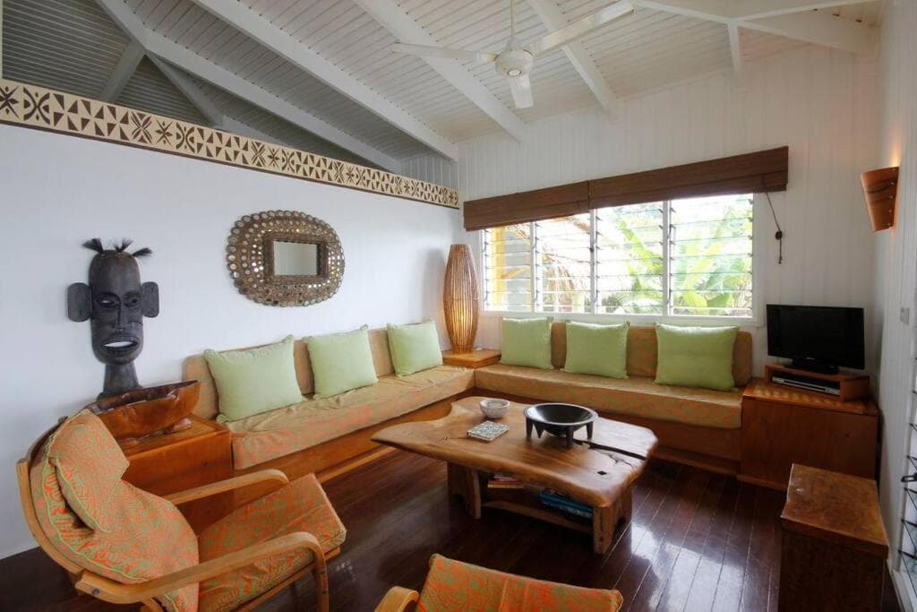 Three-Bedroom Villa at Beachfront Villa - House of Bamboo, Infinity Pool with Starlink