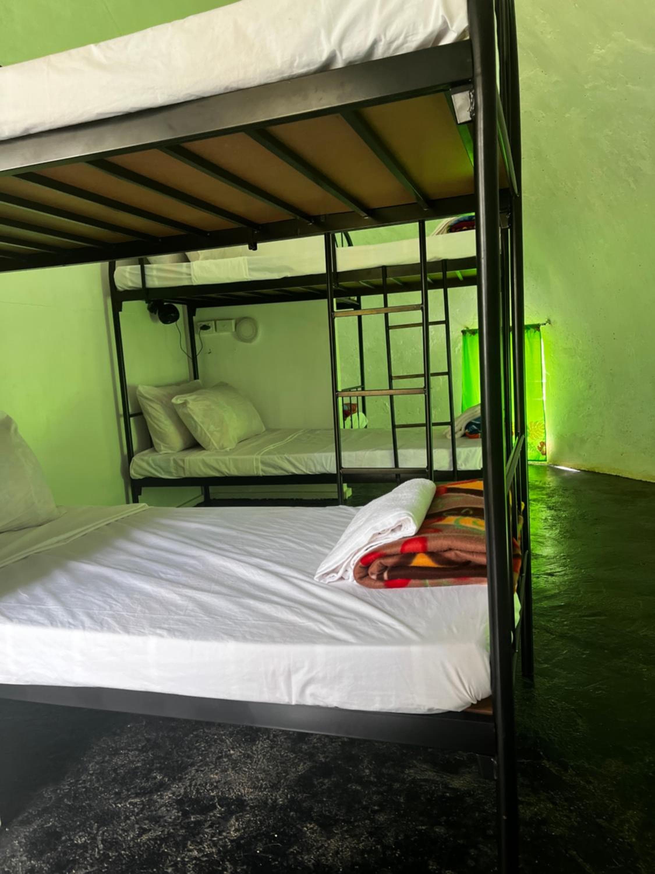Bunk Bed in Female Dormitory Room at Taveuni Breeze