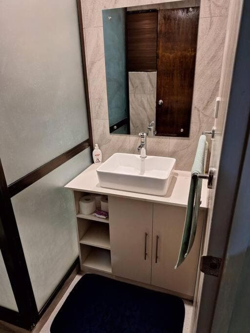 Two-Bedroom Apartment at Stunning Two-Bedroom: Perfect Home Away from Home