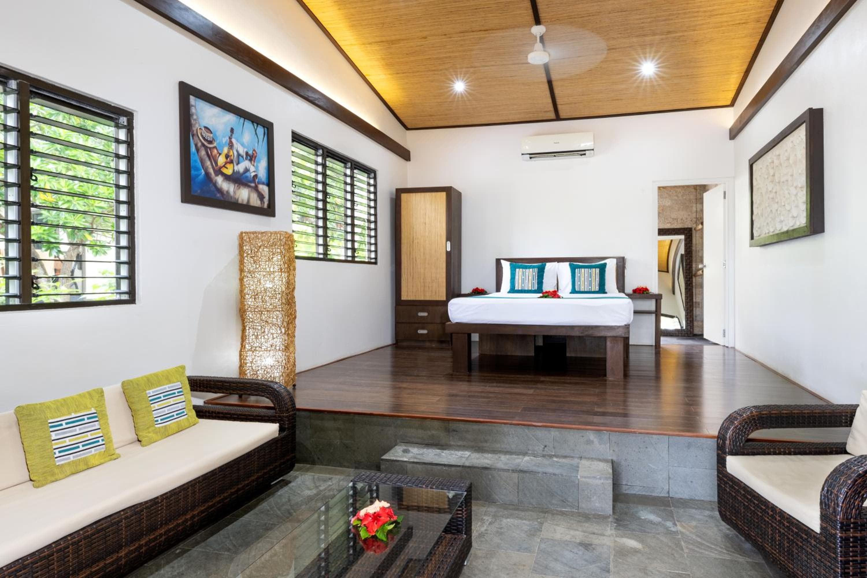 Villa - Beach Front at Mantaray Island Resort