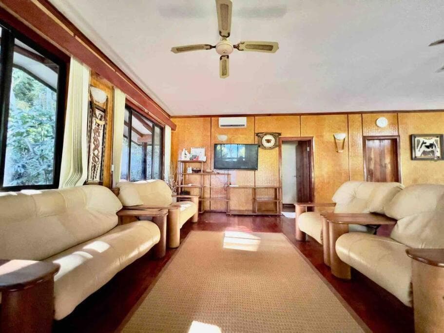 Three-Bedroom House at Private Holiday Home Malolo Island