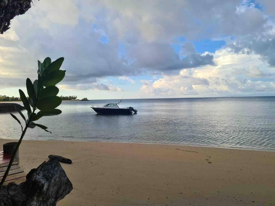 Three-Bedroom House at Private Holiday Home Malolo Island