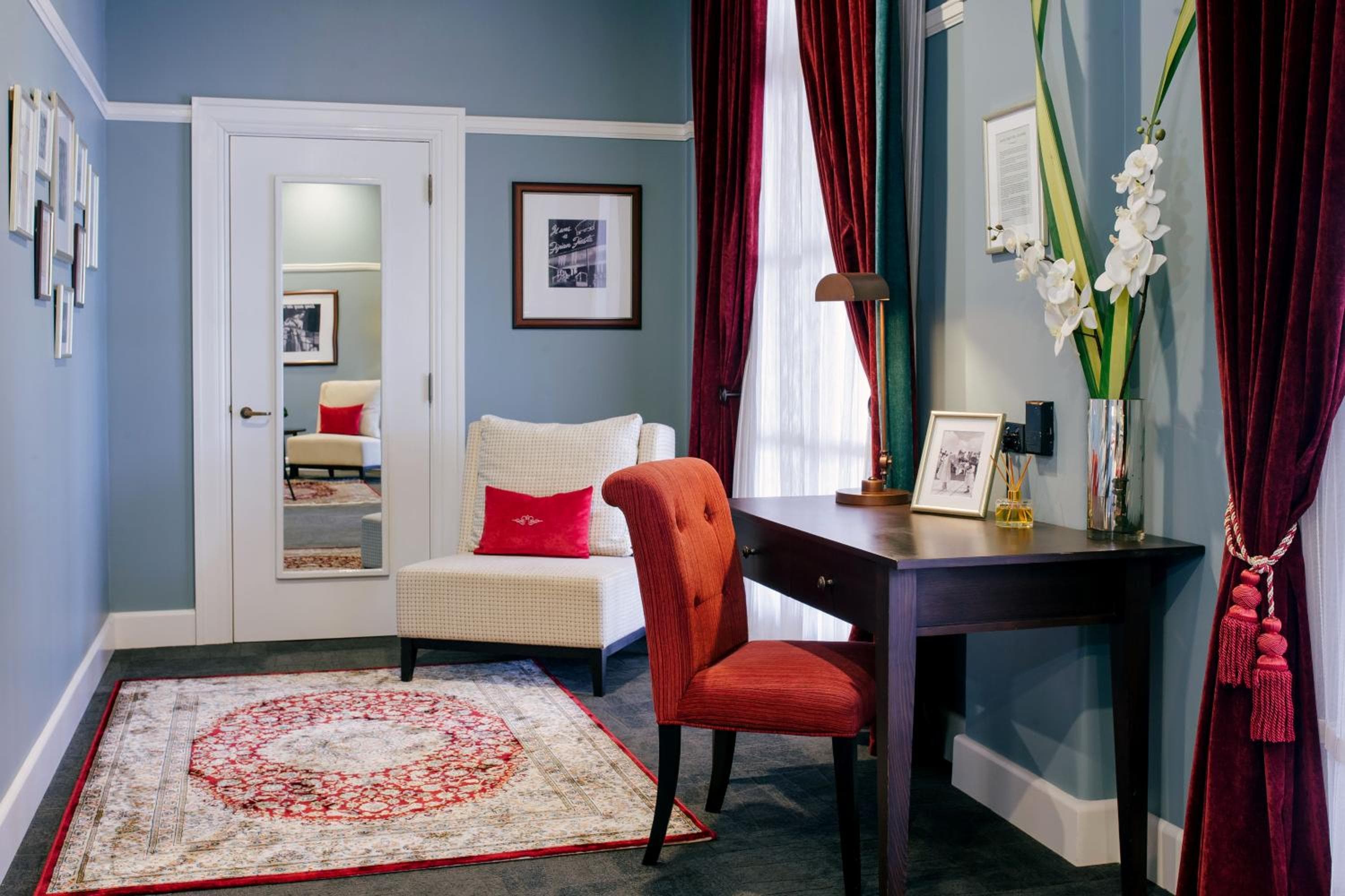 Queen Elizabeth Suite at Grand Pacific Hotel