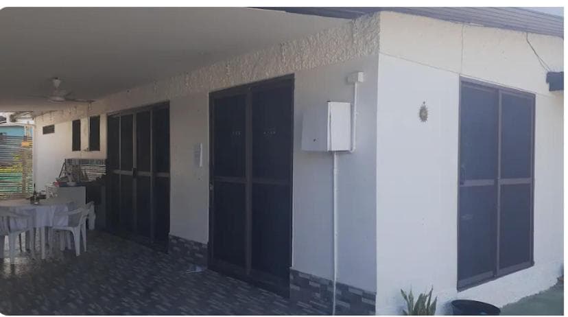 Three-Bedroom House at Entire 3 bedroom Fully Furnished House, 6 Guests