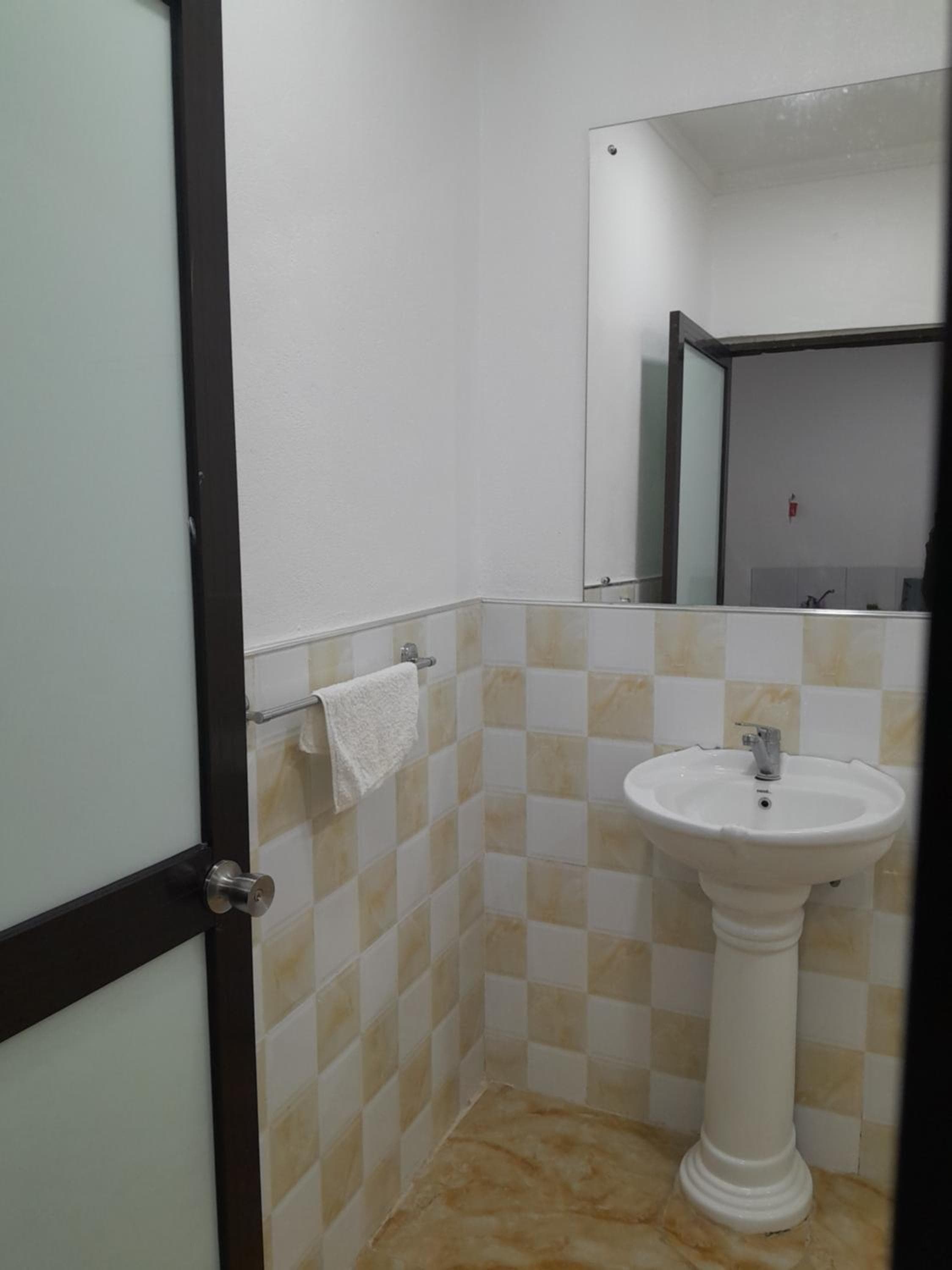 One-Bedroom Apartment at White Diamond Apartments