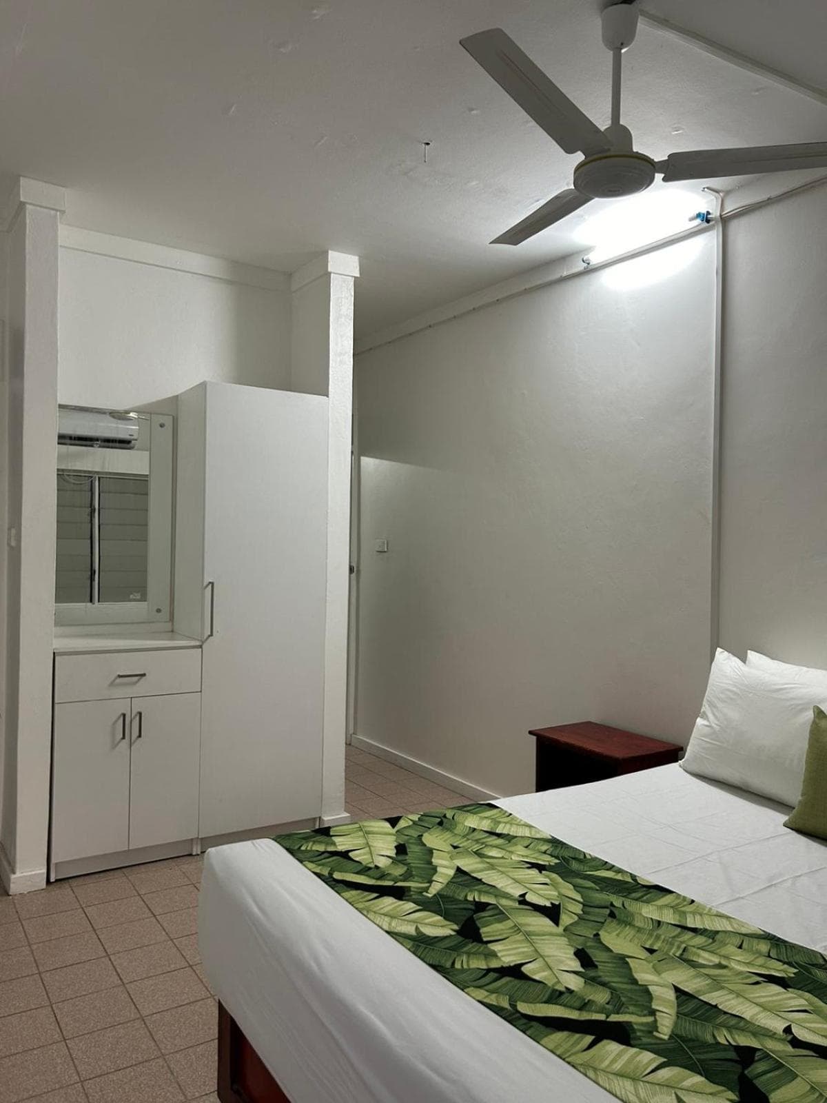 Standard Double Room with Fan at Yatu Lau Transit Hotel