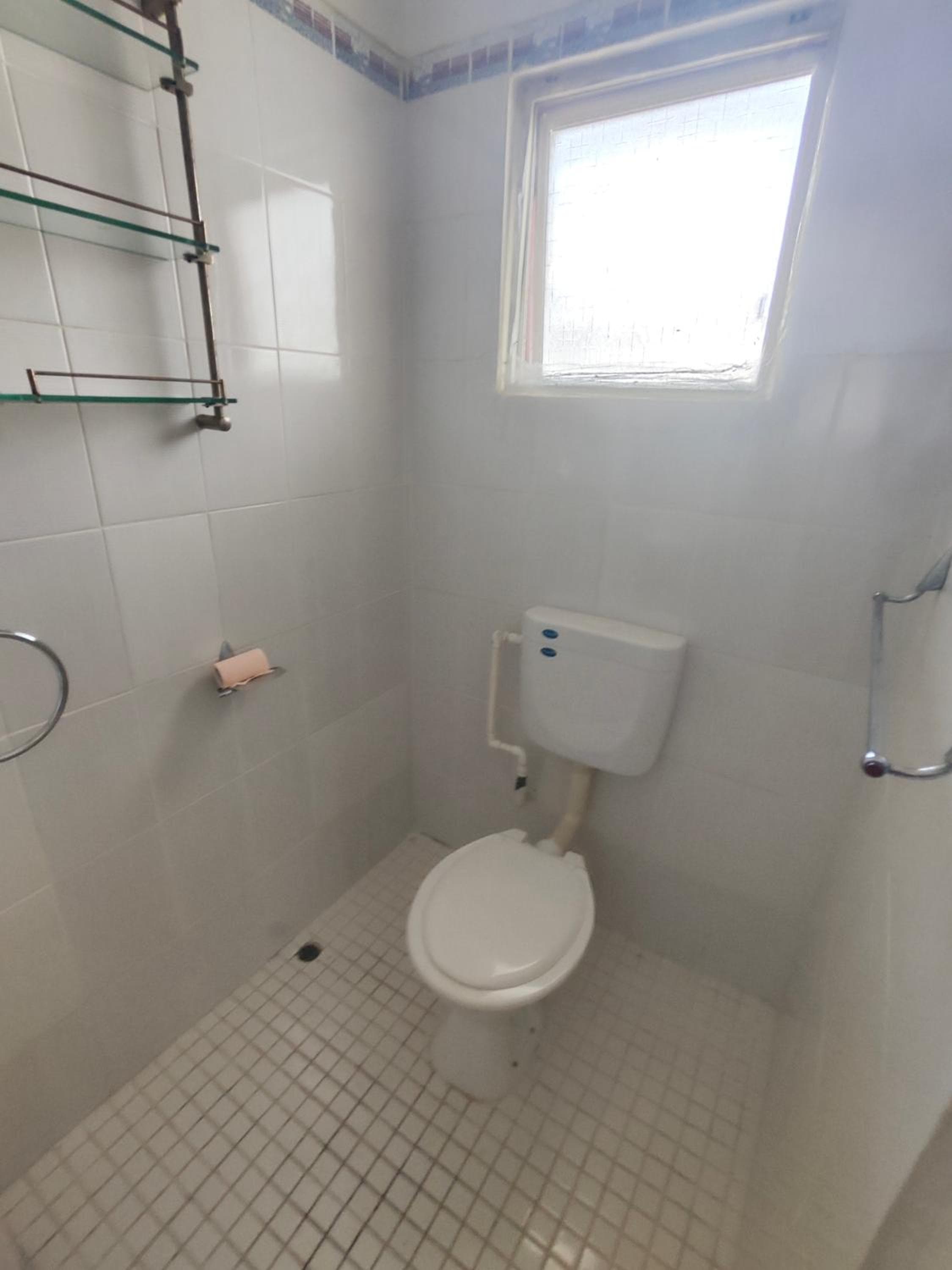 Single Room With Shared Toilet at Airport Sky View Suites