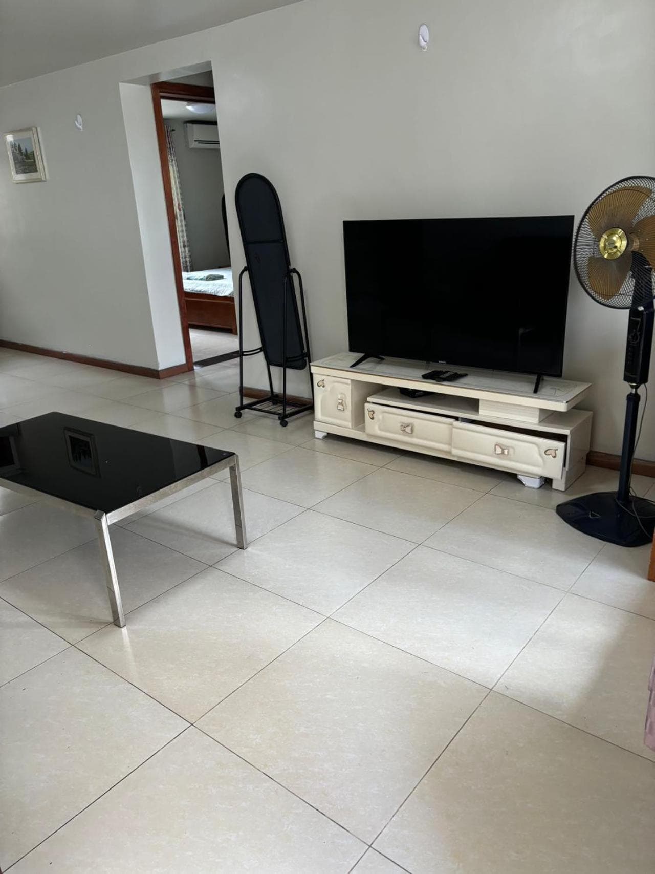 Two-Bedroom Apartment at Large two-bedroom apartment-free parking