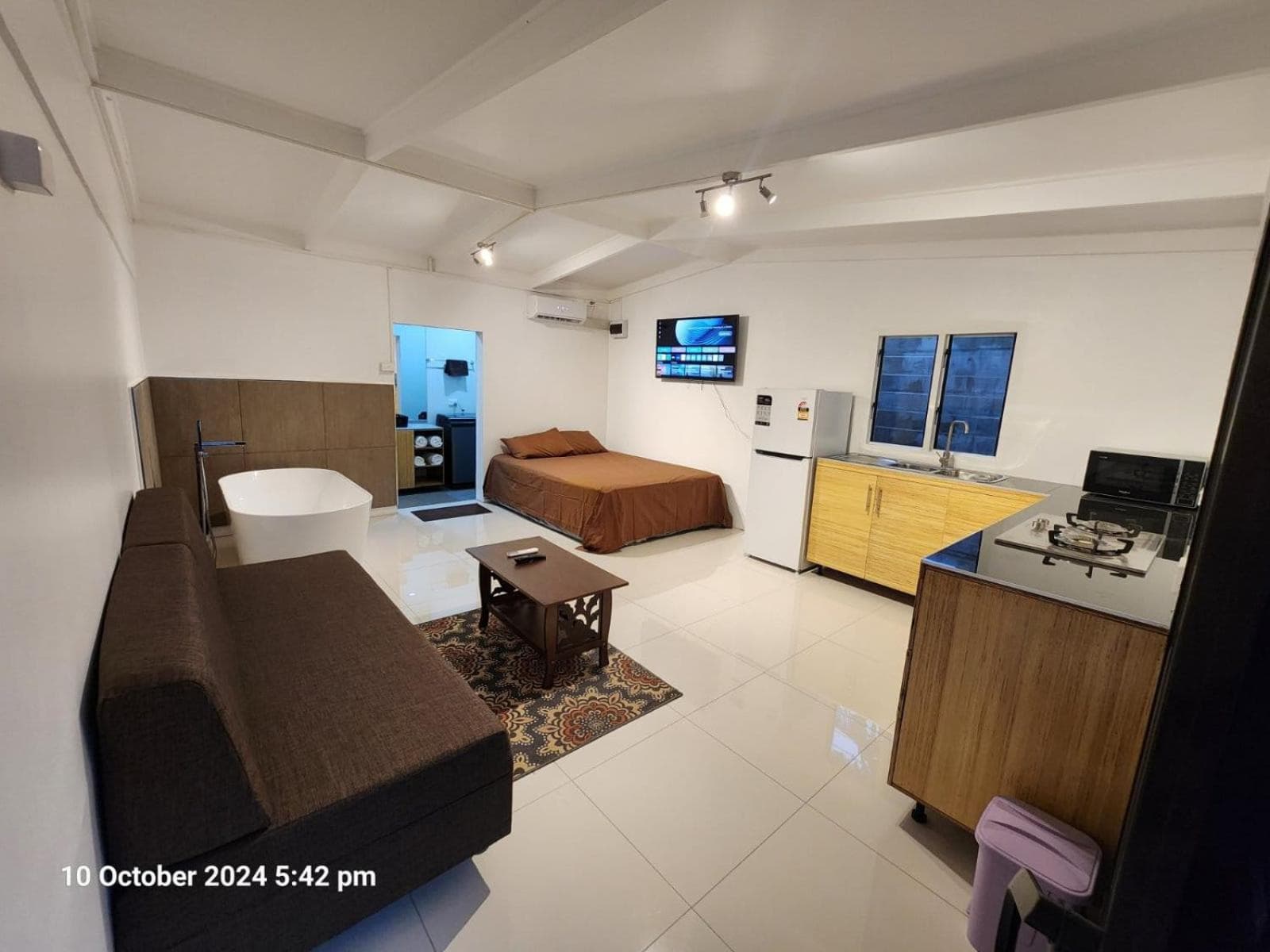 One-Bedroom Apartment at Deluxe Studio Retreat