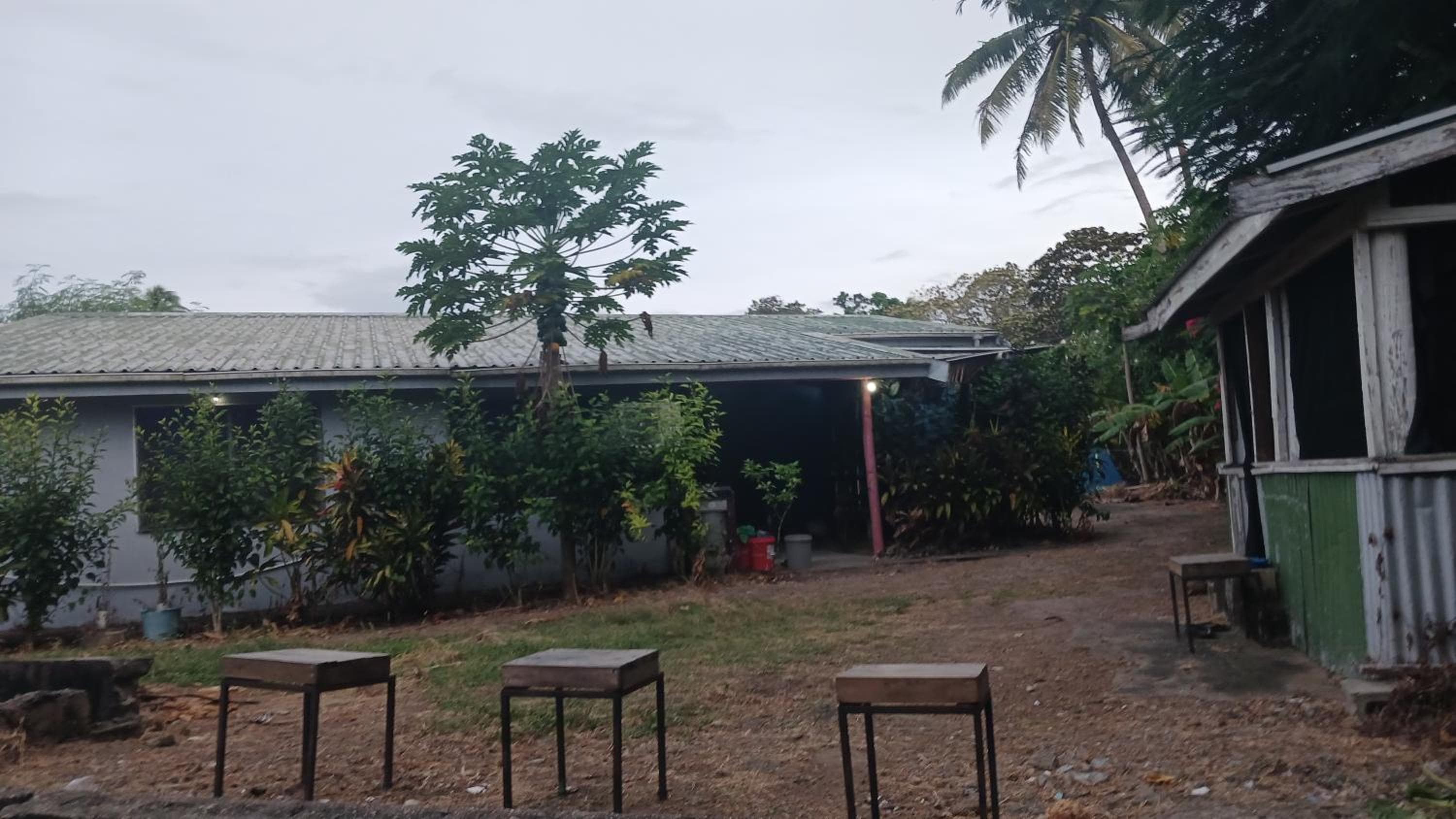 Bed in 10-Bed Mixed Dormitory Room at SeaSide HomeStay and Airport Shuttle