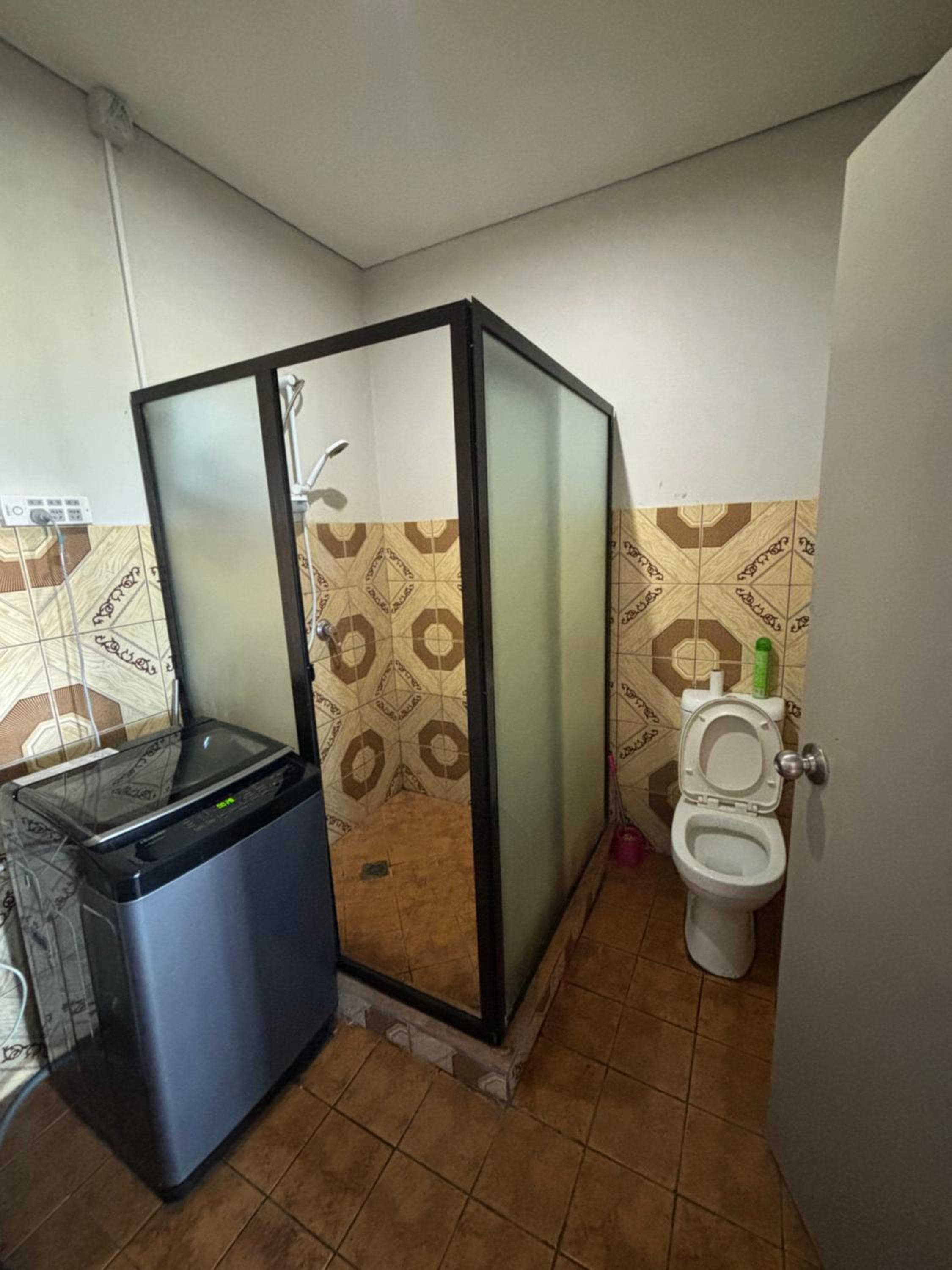 Single Bed in Female Dormitory Room at ideal airport rooms