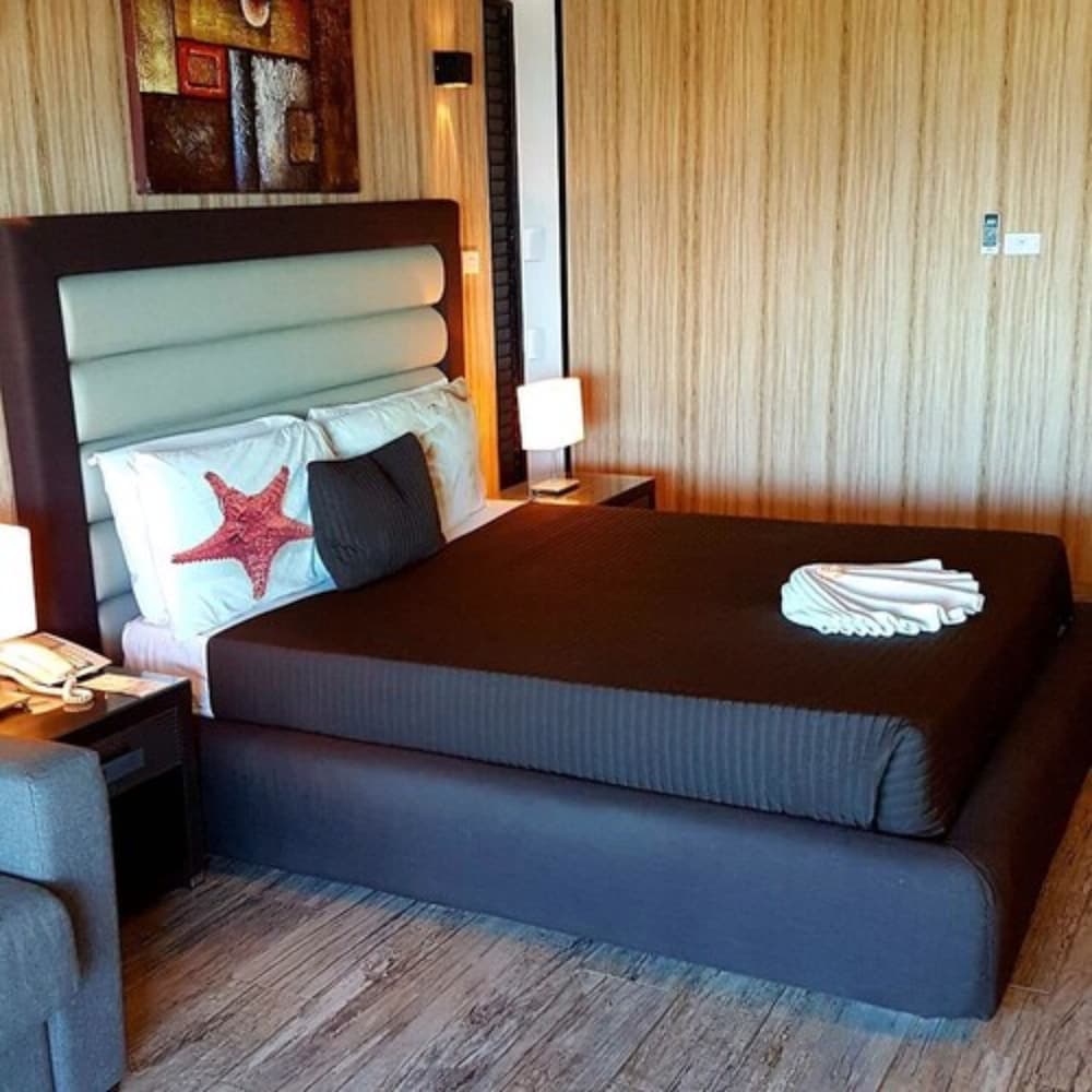 Luxurious Premium Villa at The Crow's Nest Resort