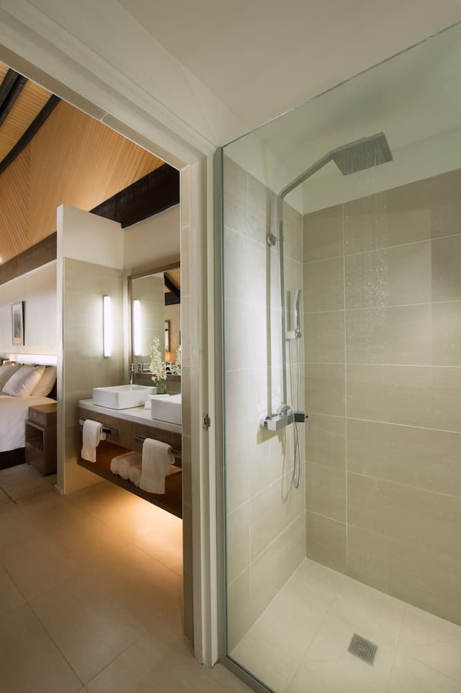Premium Room, 1 King Bed, Ocean View, Beachfront (BURE) at DoubleTree Resort by Hilton Hotel Fiji - Sonaisali Island
