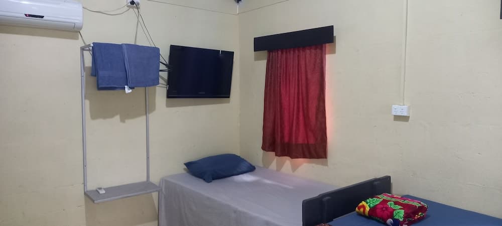 Comfort Triple Room, Mountain View at Outback Retreat Hotel Fiji