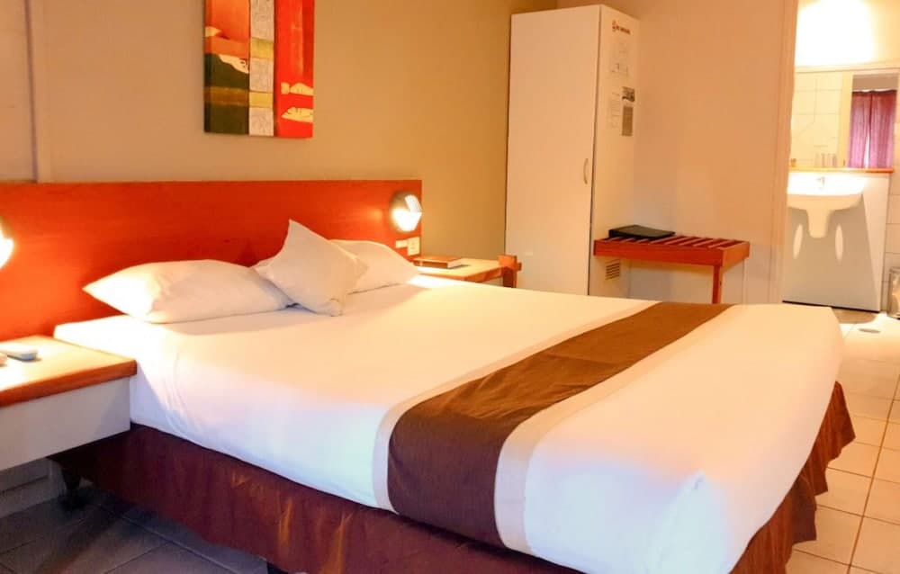 Hillcrest Standard Room at Peninsula International Hotel