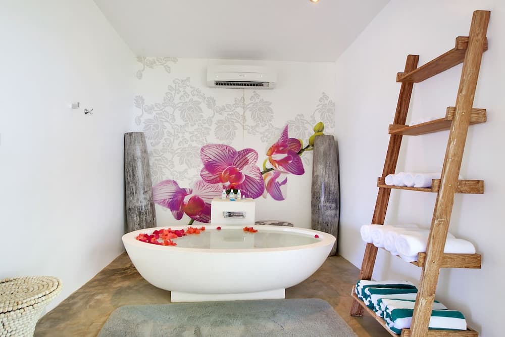 Deluxe Beachfront Villa at Tides Reach Resort