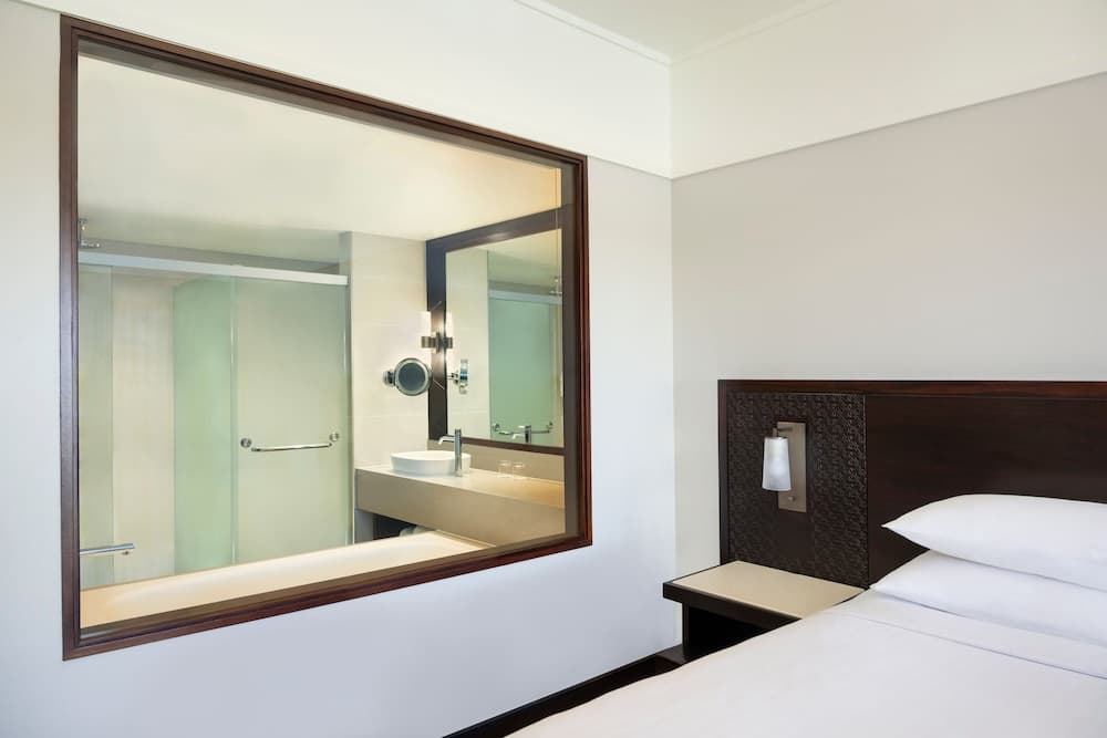 Room, 1 King Bed, Non Smoking, Lagoon View (Balcony) at Fiji Marriott Resort Momi Bay
