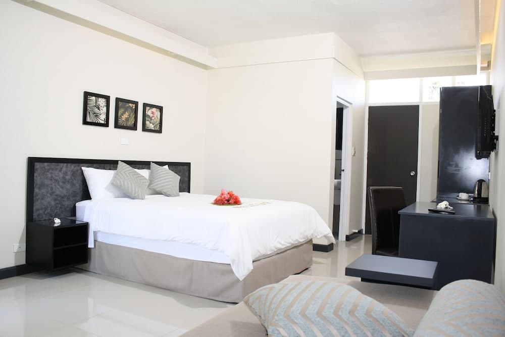 Deluxe Room, Garden View at Hotel Oasis