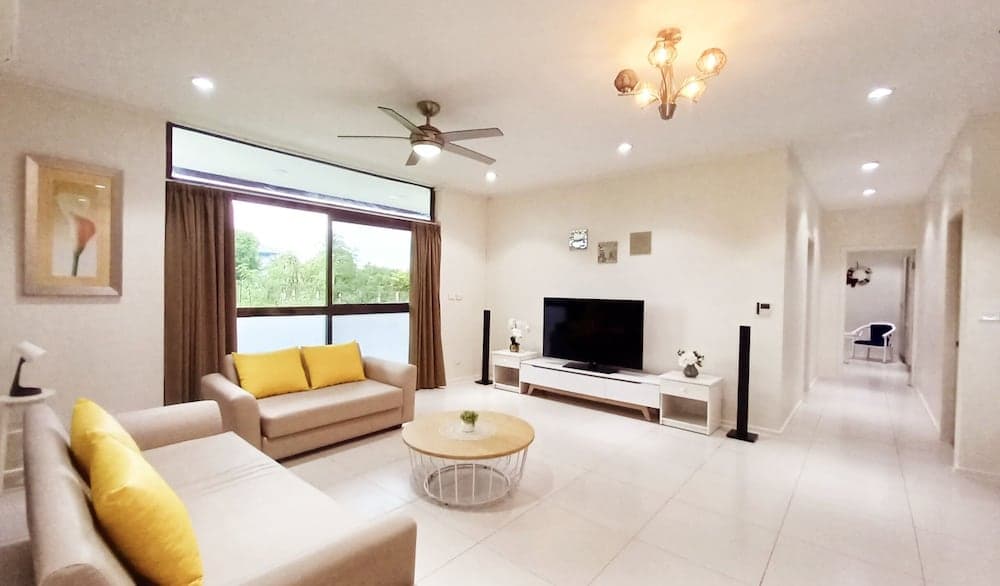 Apartment, 3 Bedrooms, Bay View, Beachfront at Waterfront Sunset Apt Fantasy Island