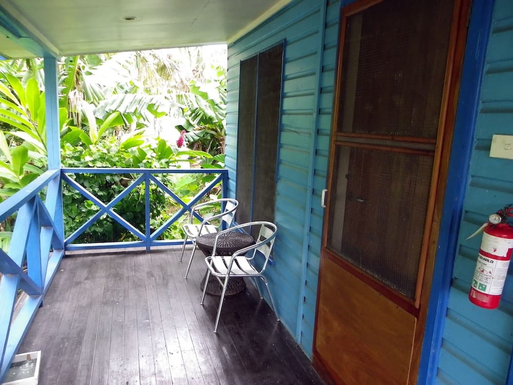 Deluxe Room at Ratu Kini Backpackers & Dive Resort