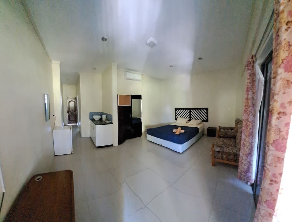 Deluxe Room at Shalini Garden Hotel & Apartment