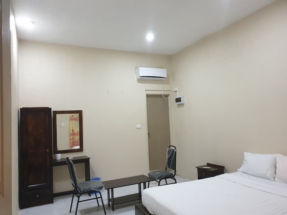 Budget Single Room at Bay View Barbers Lodge