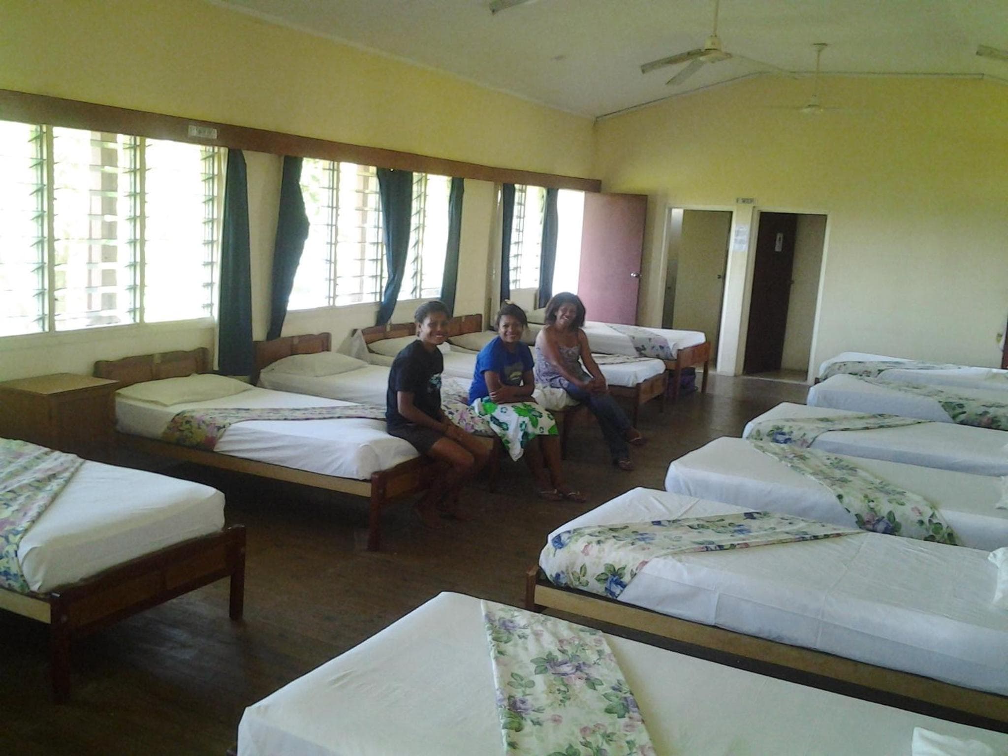 Bed in 16-Bed Mixed Dormitory Room with Shared Bathroom at Bamboo Backpackers