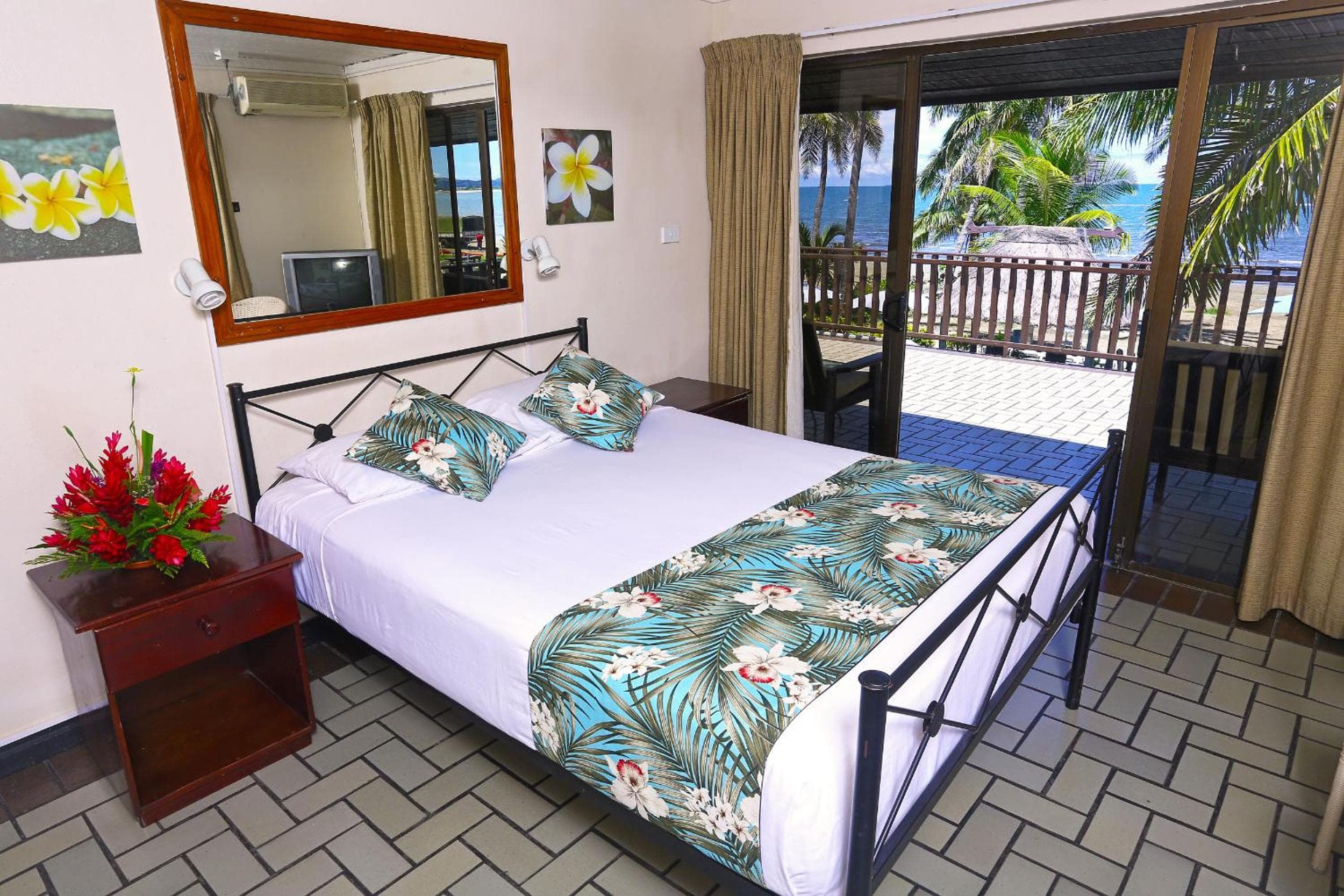 Superior Double Room with Sea View at Aquarius On The Beach