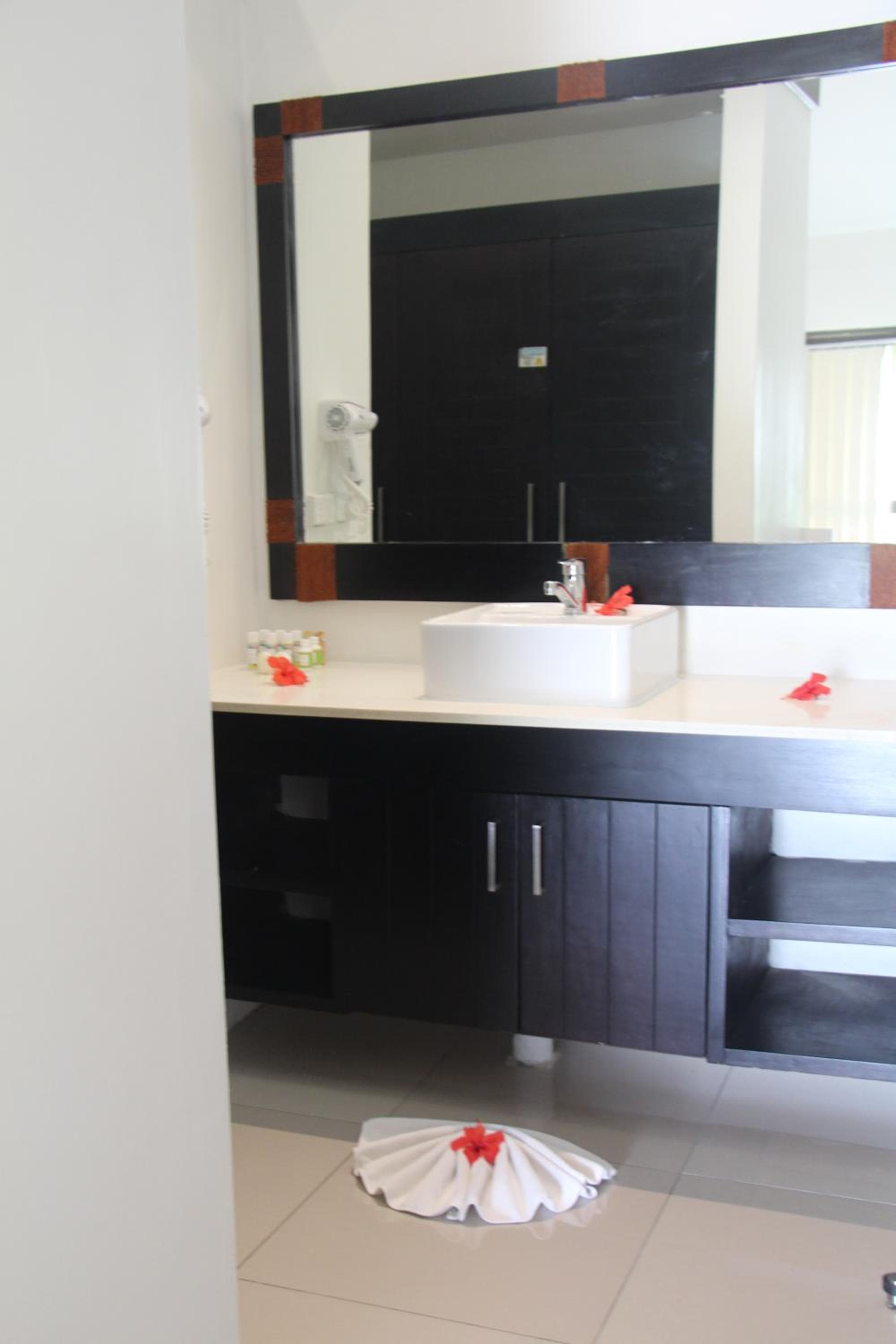 Deluxe Suite at Lander's Bay Resort